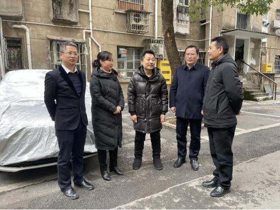 市人大代表到广场街道慰问困难群众