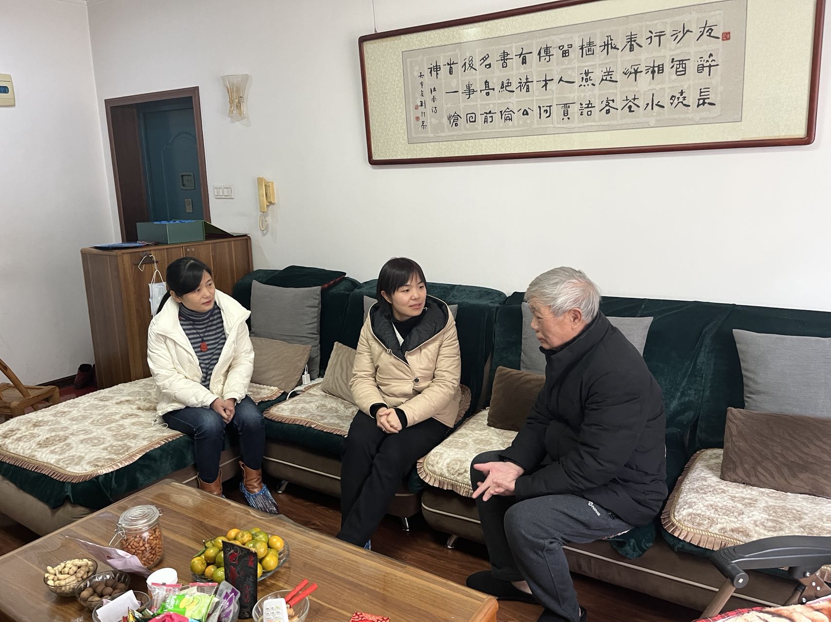 区领导节前走访慰问文联系统老艺术家