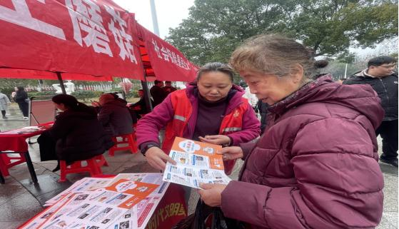 广场街道：开展野生毒蘑菇防控知识宣传活动