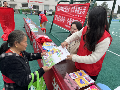 长城乡开展防范非法集资和禁毒集中宣传活动