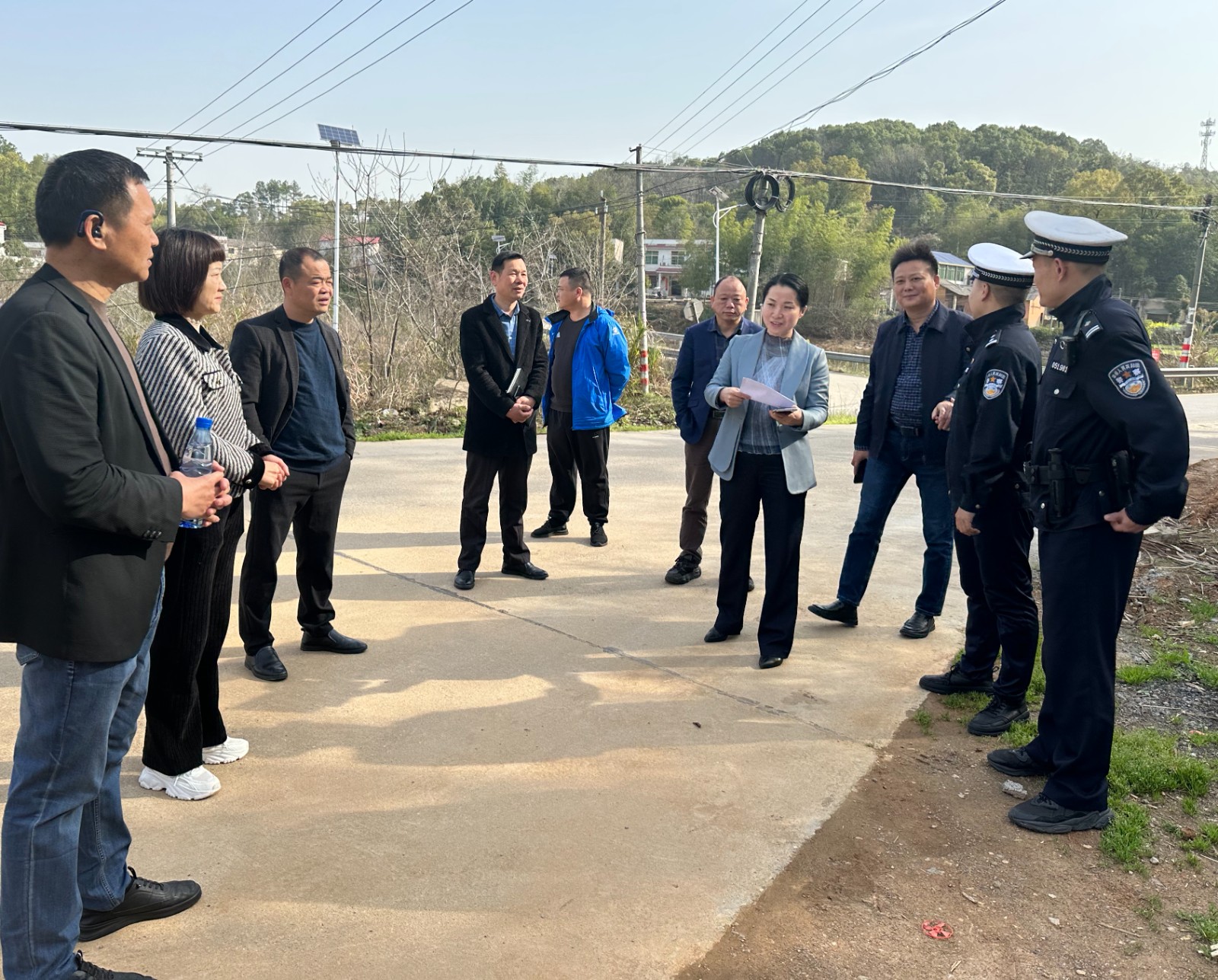 区领导到鹤岭镇幼儿园现场办公，进一步落实区人大代表建议