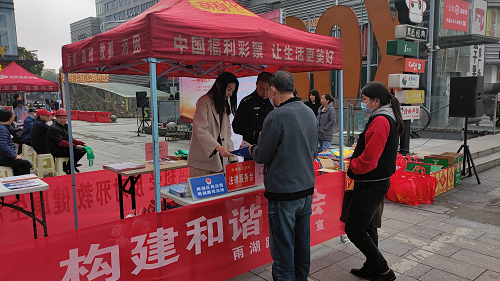 雨湖路司法所开展法治宣传活动