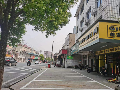 长城乡：科学施划停车位， 绘制文明“风景线”