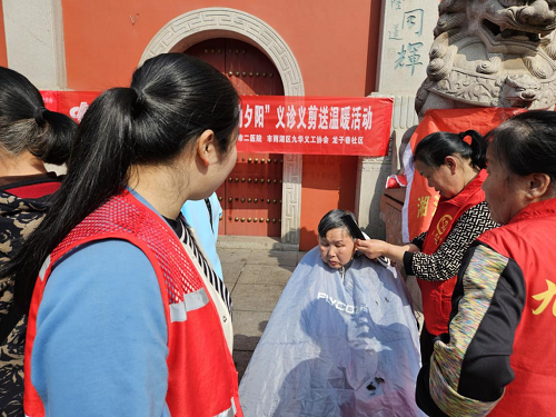 龙子巷社区：开展迎五一“党建引领·五社联动助夕阳”义诊义剪活动