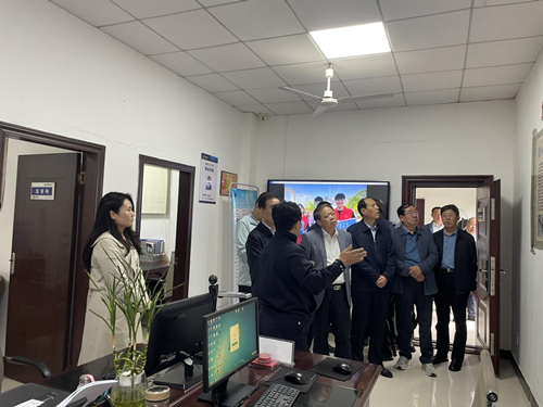 平凉市政协考察组到湘大社区参观调研