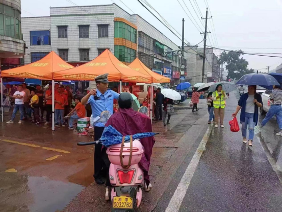 姜畲镇：多部门联动执法，维护赶集日市场秩序