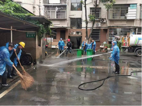 【“一活动”“一行动”】广场街道：党员干部齐上阵，清理淤泥暖人心