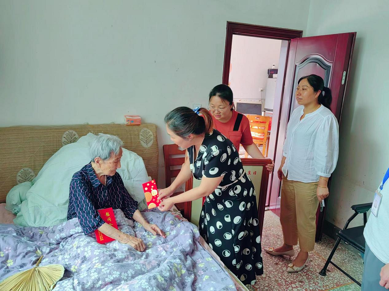 鹤岭镇：慰问百岁老人，传递浓厚温情