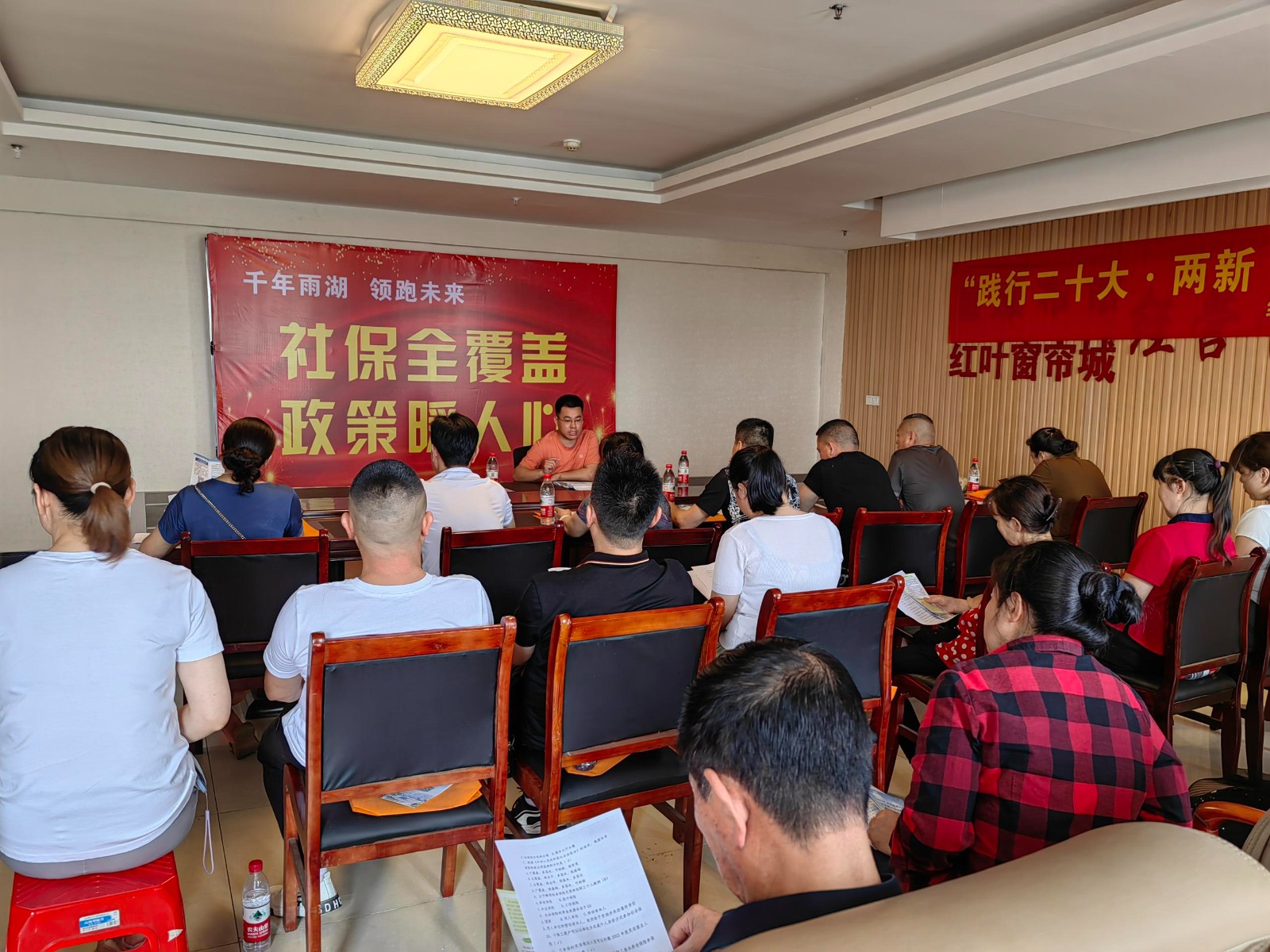 社保全覆盖，政策暖人心！雨湖区三级联动开展社保政策宣传