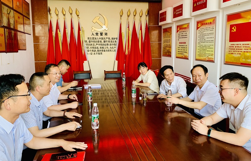 长沙县开慧镇一行到鹤岭镇考察学习 “双组融合”经验