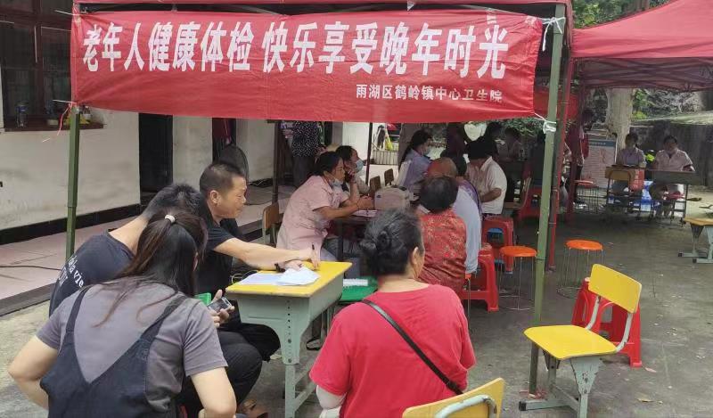 鹤岭镇：免费体检进社区，便民服务暖人心