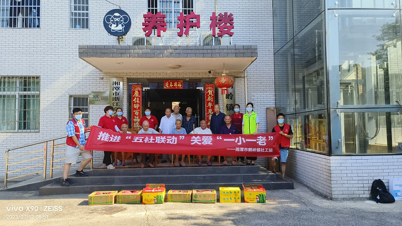 鹤岭镇：爱心慰问敬老院，高温酷暑送清凉
