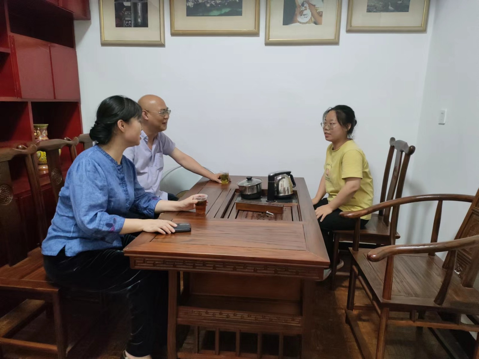 区统计局：清廉家访话清风，温情暖语倡廉洁