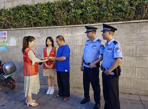 【我为群众办实事】城正街街道：巡逻拾手机，归还获好评