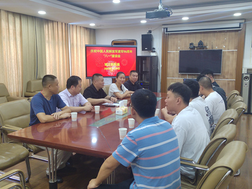 城正街街道：“八一”慰问送关怀 情暖退役军人心
