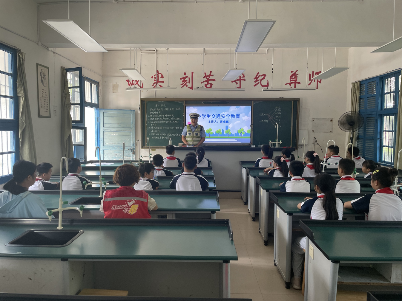 楠竹山镇：交通安全进校园，这堂课干货“满满”