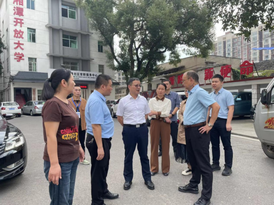 柳军辉调研雨湖区社区老年食堂建设工作