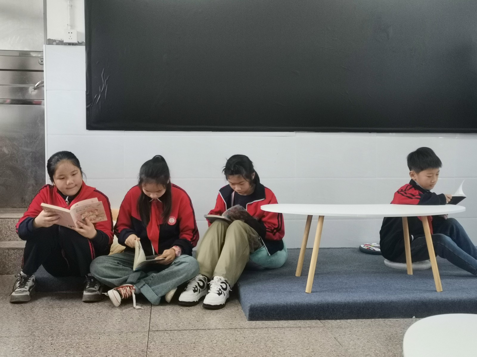 响水乡中心小学爱心书屋：为乡村孩子点亮知识之光