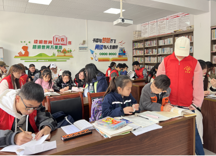 九华街道：常态化开展 “阳光课后辅导班——周末爱心课堂”活动
