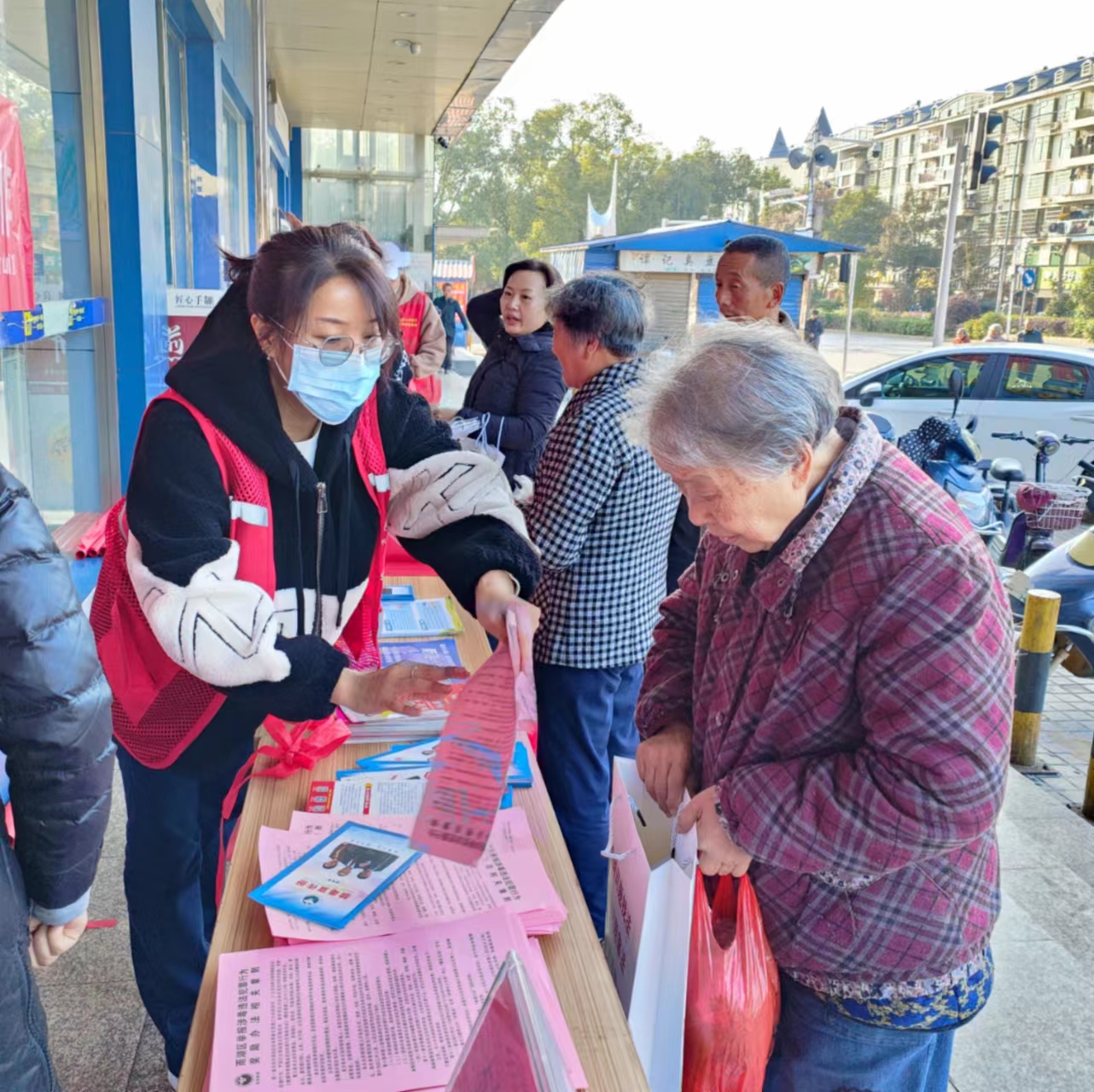 【平安雨湖】楠竹山镇：12·4国家宪法日，再筑“禁毒·防非”防护网