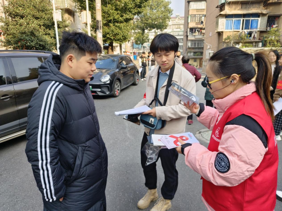 广场街道开展反家暴、艾滋病预防系列宣传