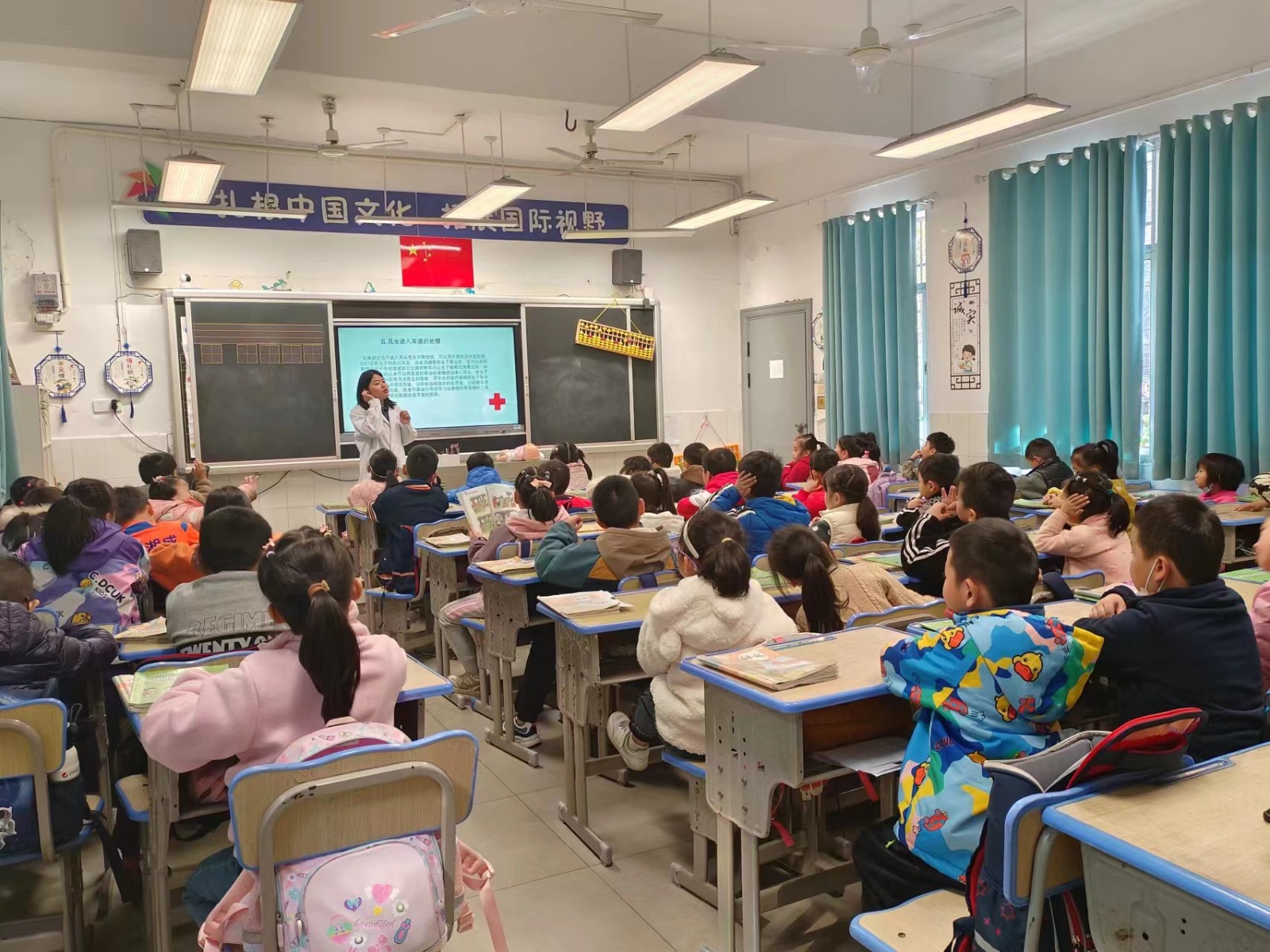 风车坪学校：开展安全教育及急救培训活动