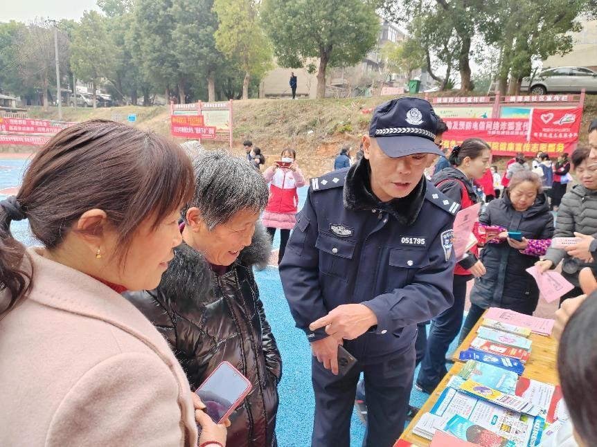 万楼司法所：以“四进”丰富宪法宣传活动