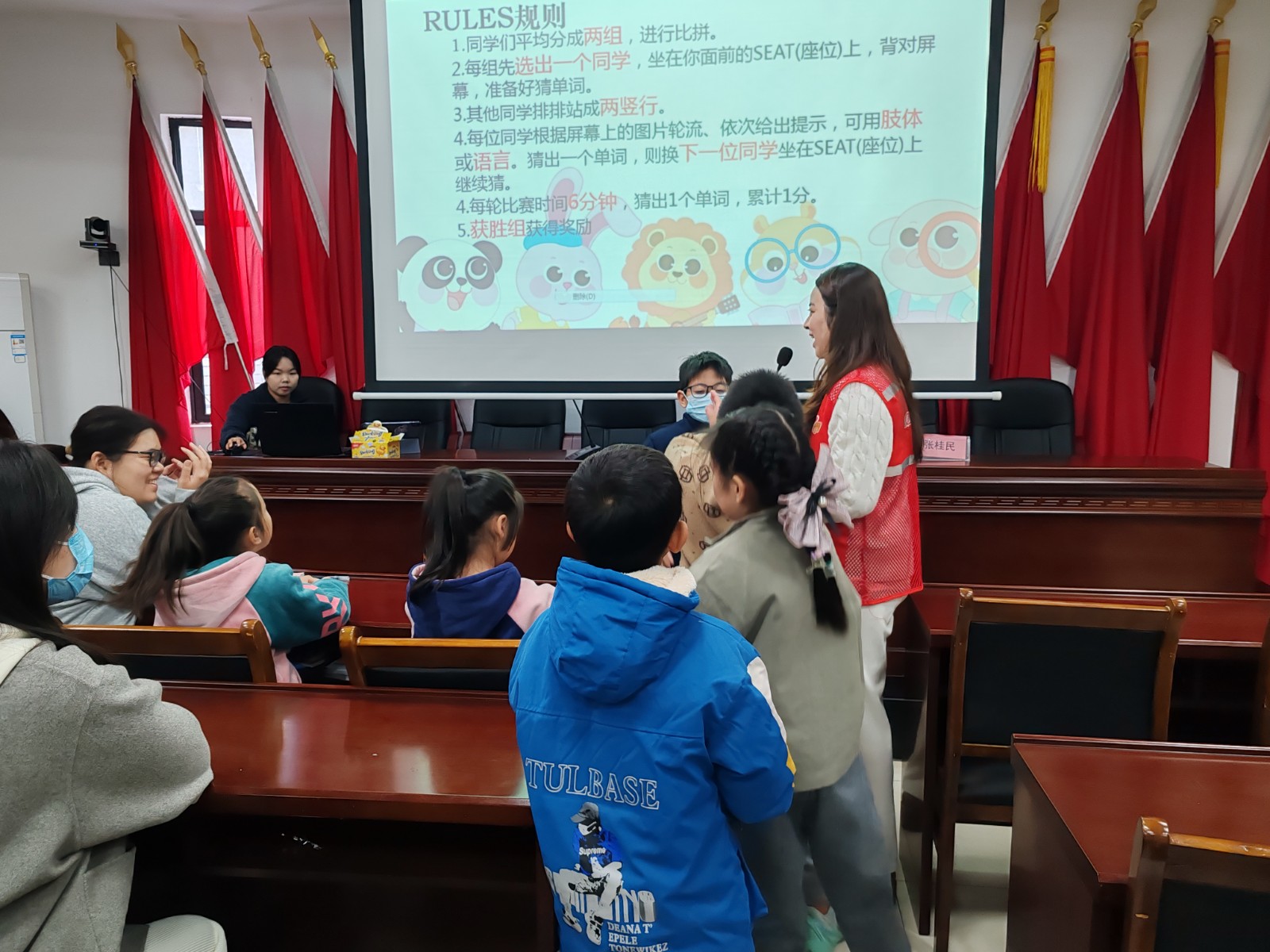 和平街道社工站开展“英”你精彩  “语”你同乐趣味英语课堂活动