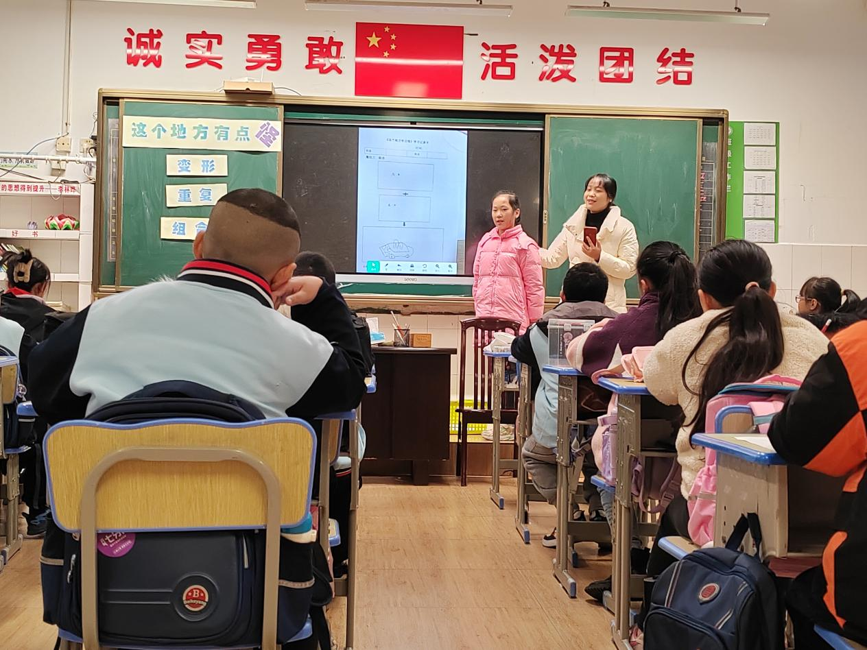 风车坪学校生态圈开展送教赠书活动
