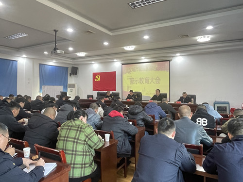 区城管执法局召开警示教育会议