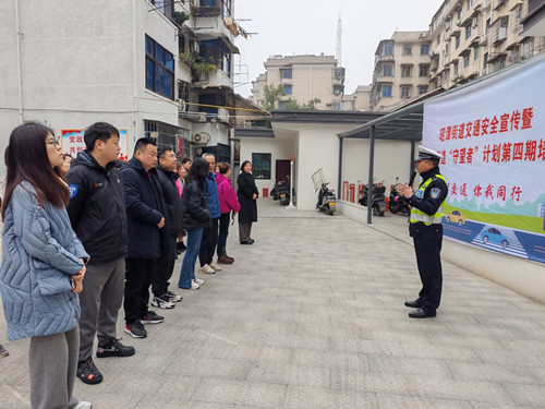 昭潭街道组织开展道路交通安全宣传活动
