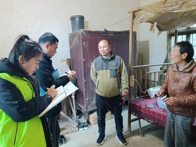 鹤岭镇：关爱独居老人，传递爱心温情