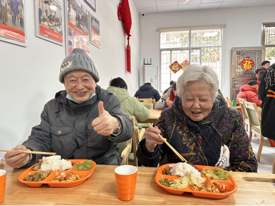 把“食”事办在老年人心坎上，雨湖区社区食堂盛大开业