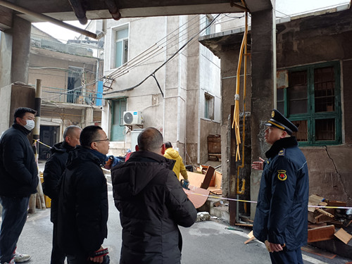 窑湾街道快速处置中心：高效拆危除险解民忧