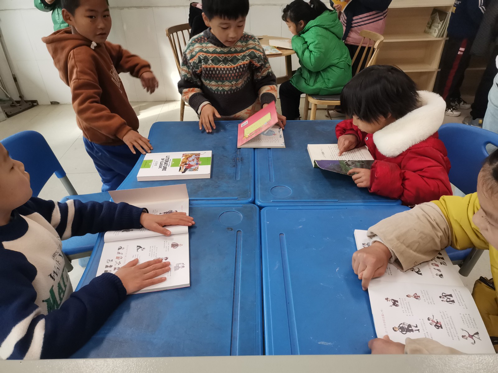 九华义工协会：爱心企业捐助“阅读角” 点亮乡村学子阅读航灯