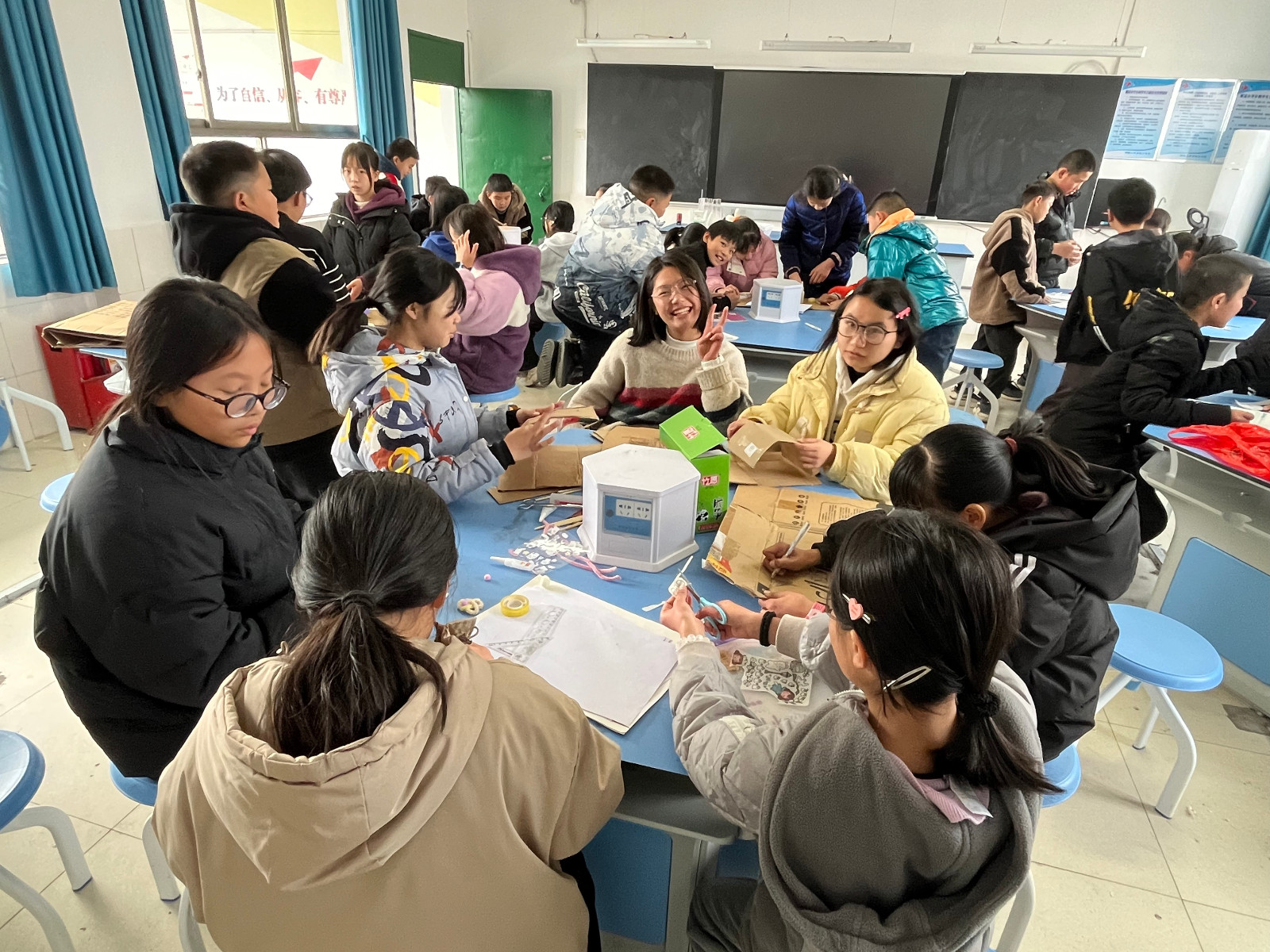 湘锰小学：培养创新意识，开展桥展活动