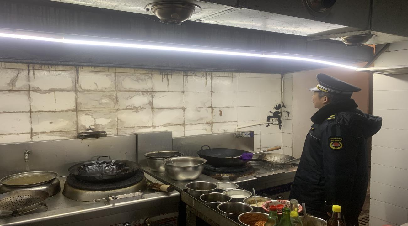 【打好安全生产翻身仗】万楼街道：开展燃气场所消防安全专项检查