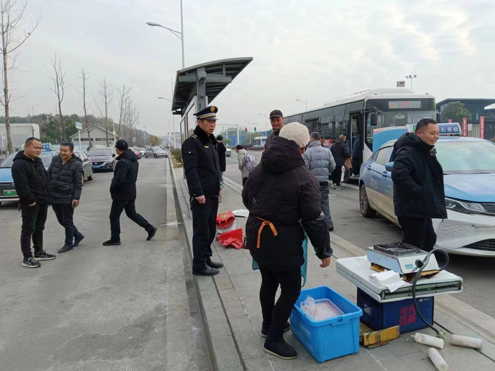 【新春走基层】和平街道：强化春运期间地铁站周边管理，保障出行秩序与安全