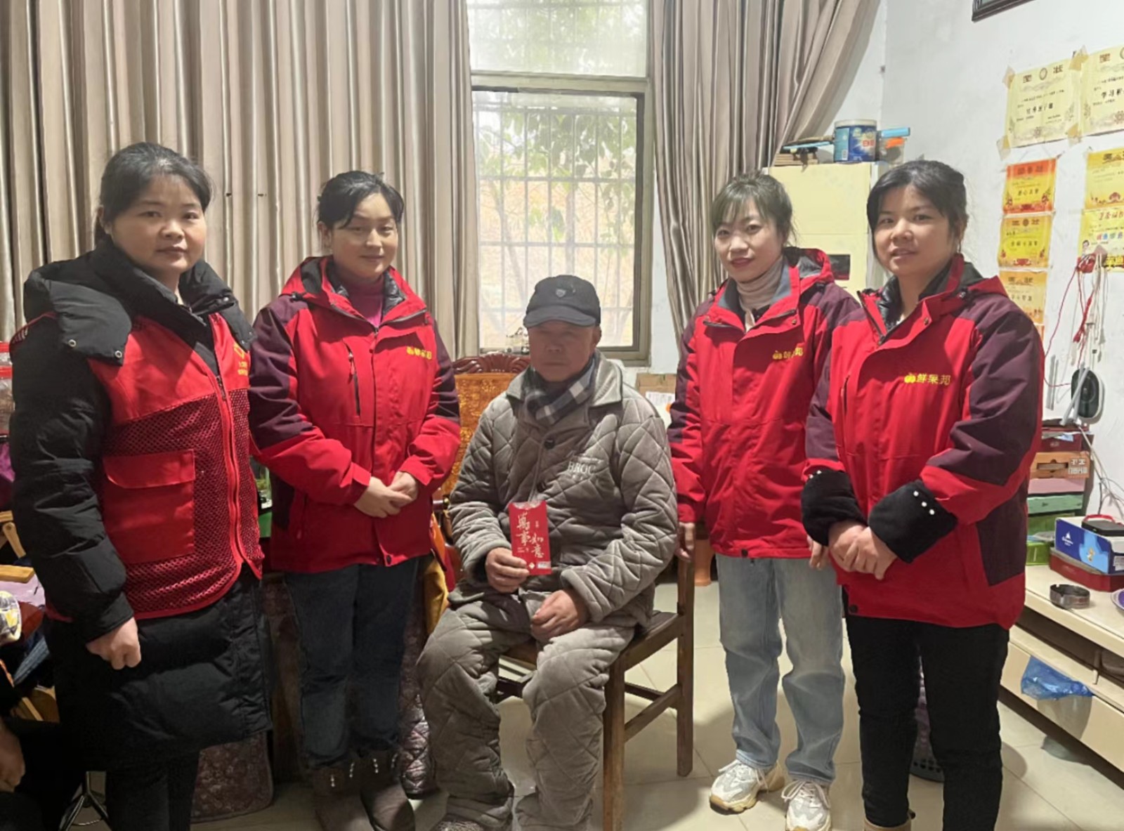 九华义工协会联合社区开展“春节送温暖 爱在鲜果邦”走访慰问活动
