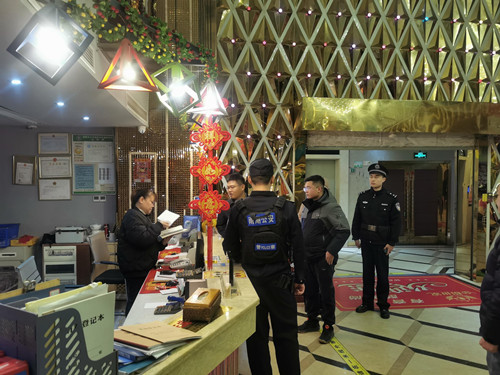【平安雨湖】昭潭街道开展“利剑护蕾，雷霆行动”联合专项行动检查