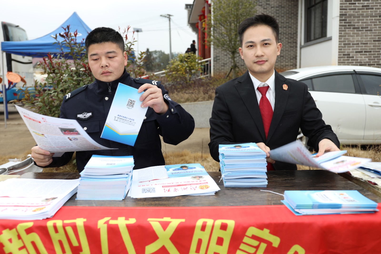 文化科技卫生“三下乡”，雨湖区法院在行动