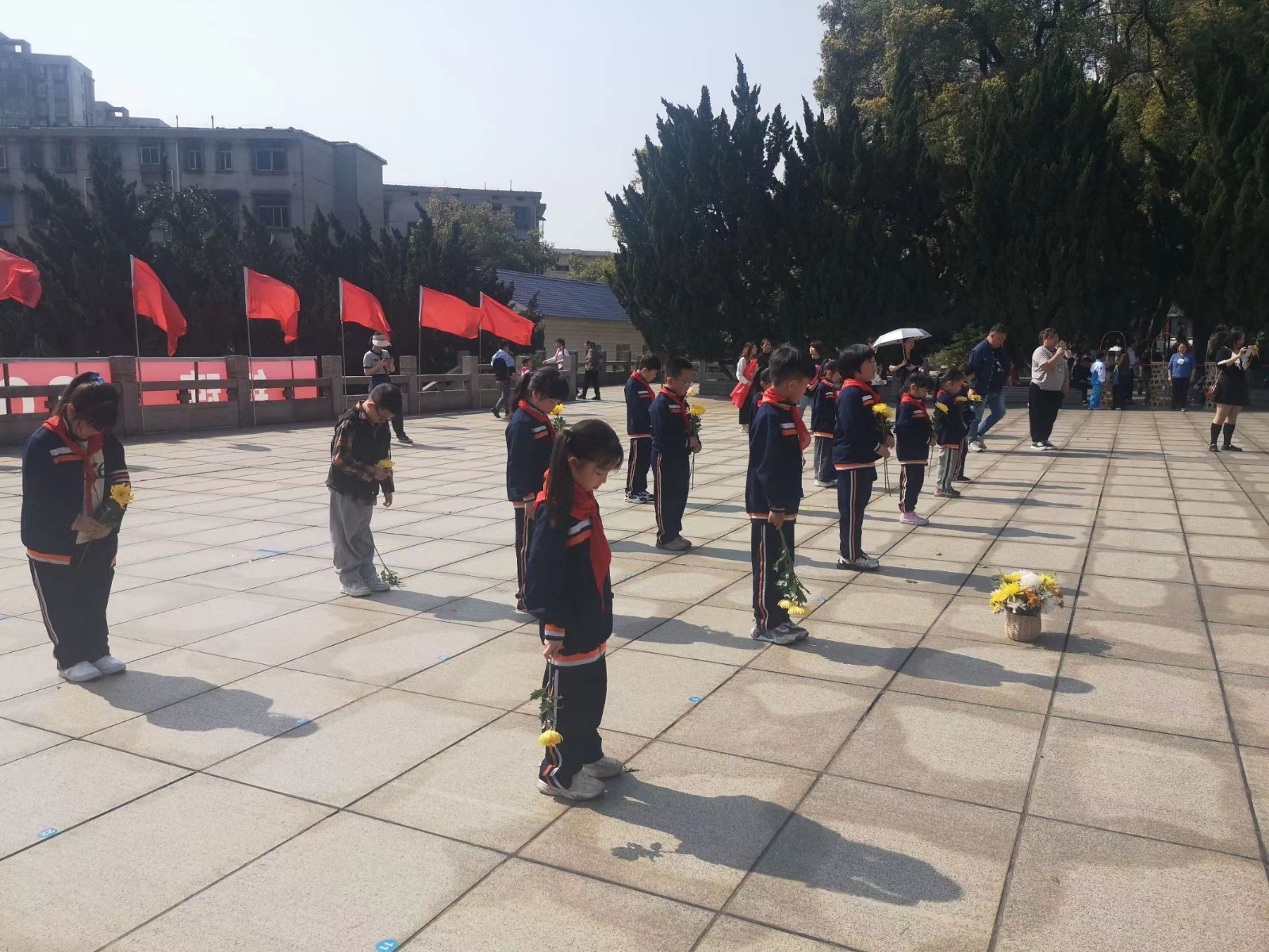 风车坪学校：清明祭英烈 传承英雄志
