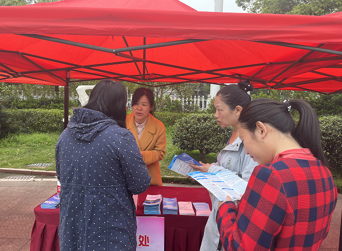 区医保局：宣传零距离  惠民暖民心
