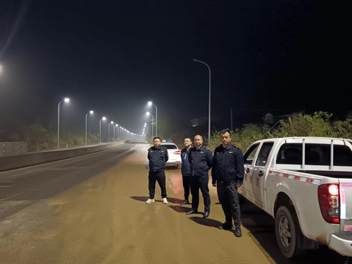 雨湖城管严查严管，让渣土车“守规矩”