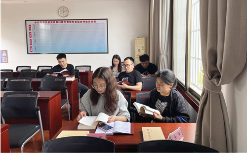 区委党校第20期青干班：自学研讨，深入学习领会《守纪律，讲规矩》