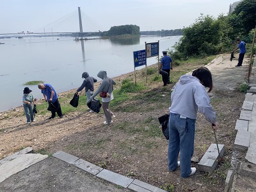 窑湾街道：开展清河净滩、利剑护渔行动