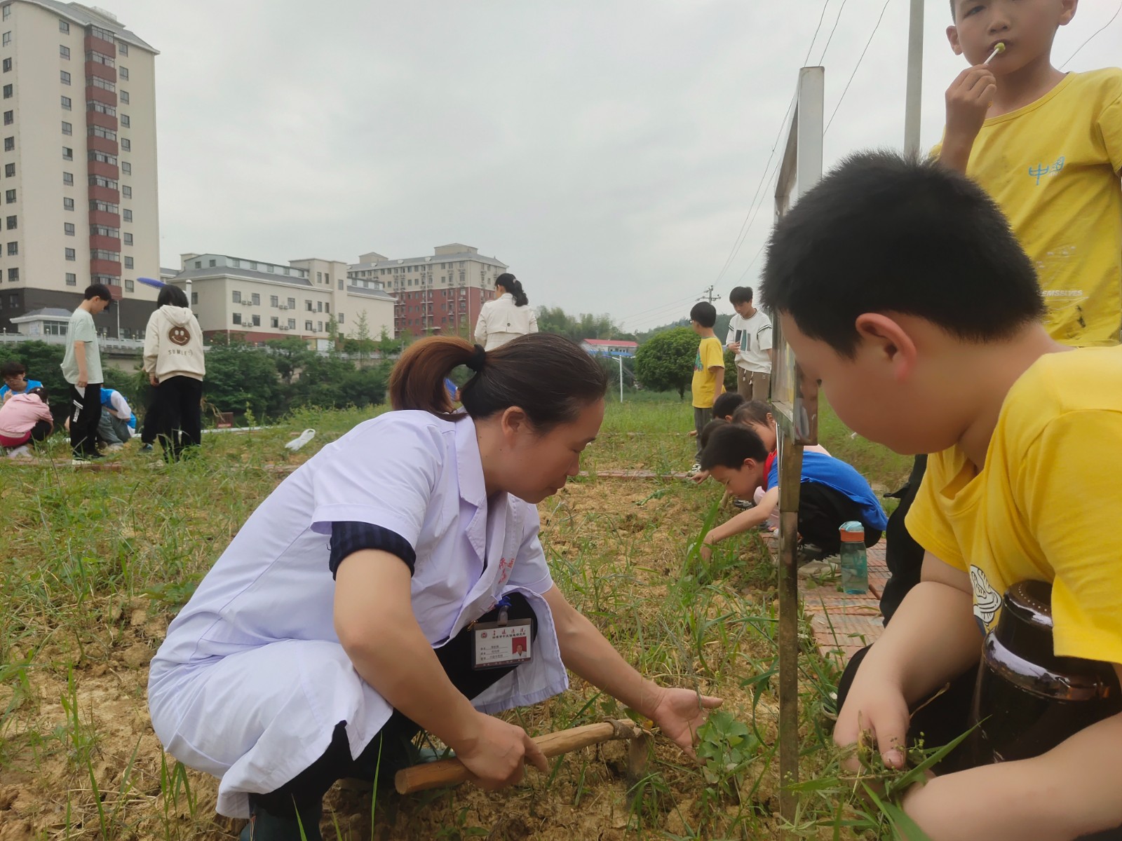 金侨医院：为烧汤河学校学子开启一扇“研学之门”