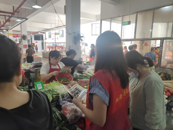 火车站社区：开展防范野生蘑菇中毒宣传活动