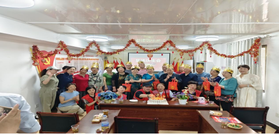 建设社区为残疾居民举办集体生日会
