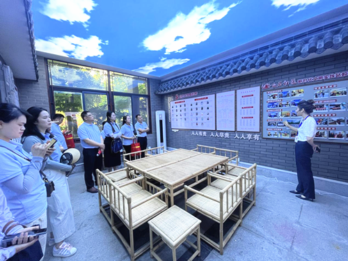 麻阳县委党校青干班来雨湖学习扁平化治理工作经验